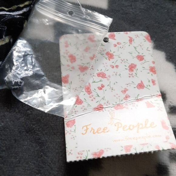 Free People NWT Walking On A Dream Keyhole Long Sleeve Tunic Size Small - Picture 6 of 6